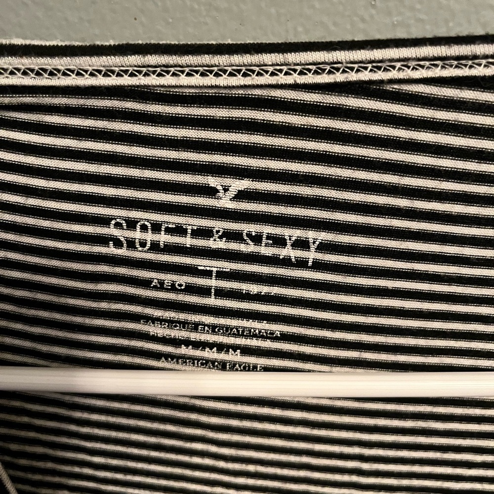 Soft & sexy black and white tee